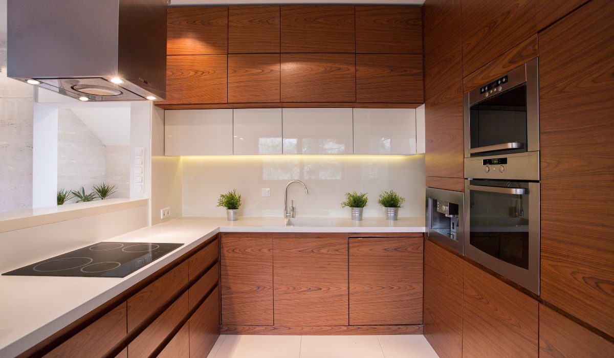 Pure Space_U-shaped Enclosed Kitchen